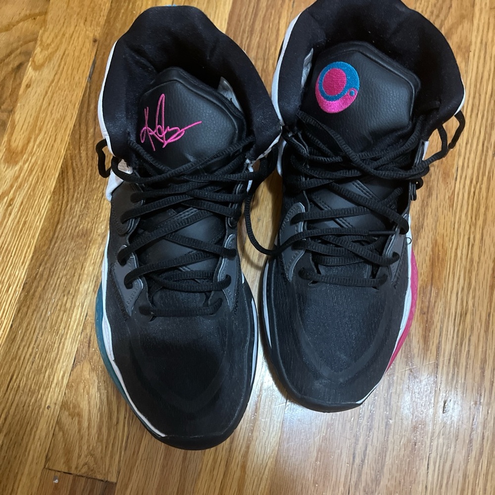 Kyrie Black and Pink men basketball shoes